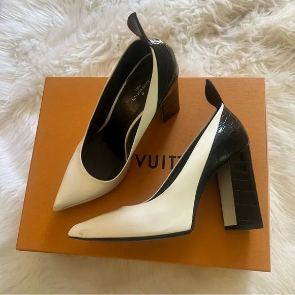 *SOLD* LOUIS VUITTON Pump Heels Wedge Leather Snake LV Print - Picture 8 of 11
